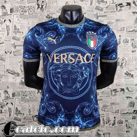 italia versace maglia calcio|Versace magliette calcio uomo italia 2022 blu .